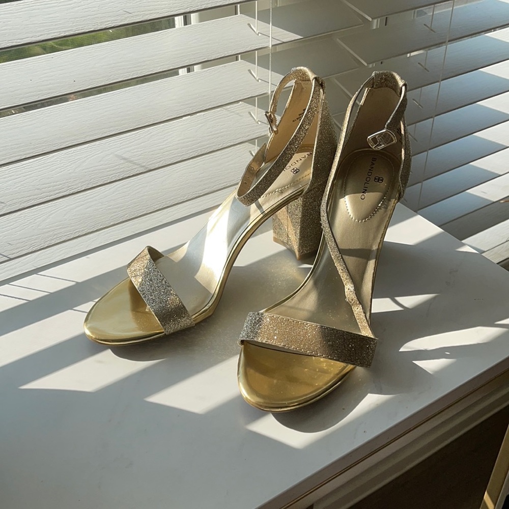 Bandolino Ankle Strap Gold Heels NWOT